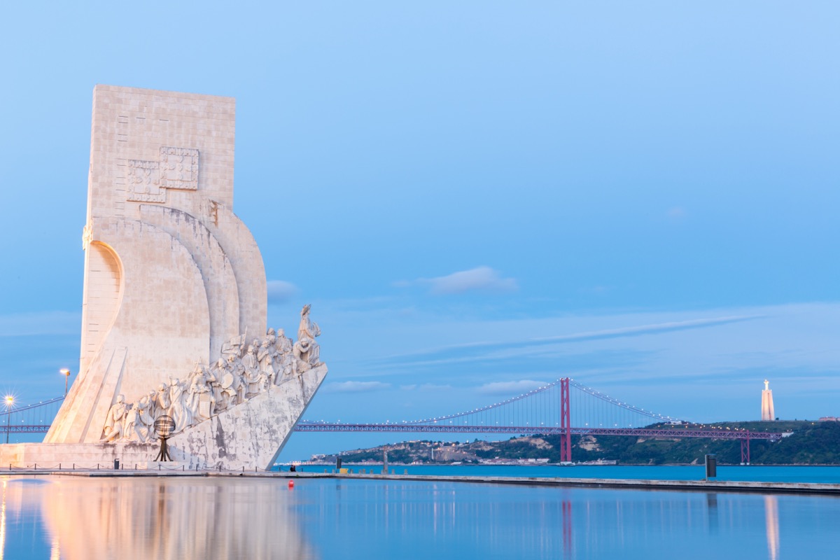 Padrão dos Descobrimentos monument on the Tagus at dusk